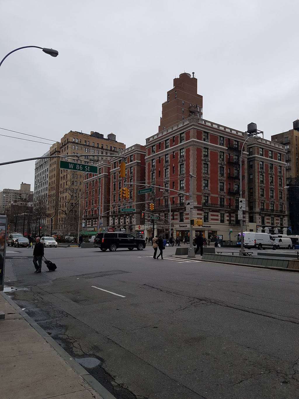 Starbucks | cafe | 2394 Broadway, New York, NY 10024, USA | 2125953404 OR +1 212-595-3404