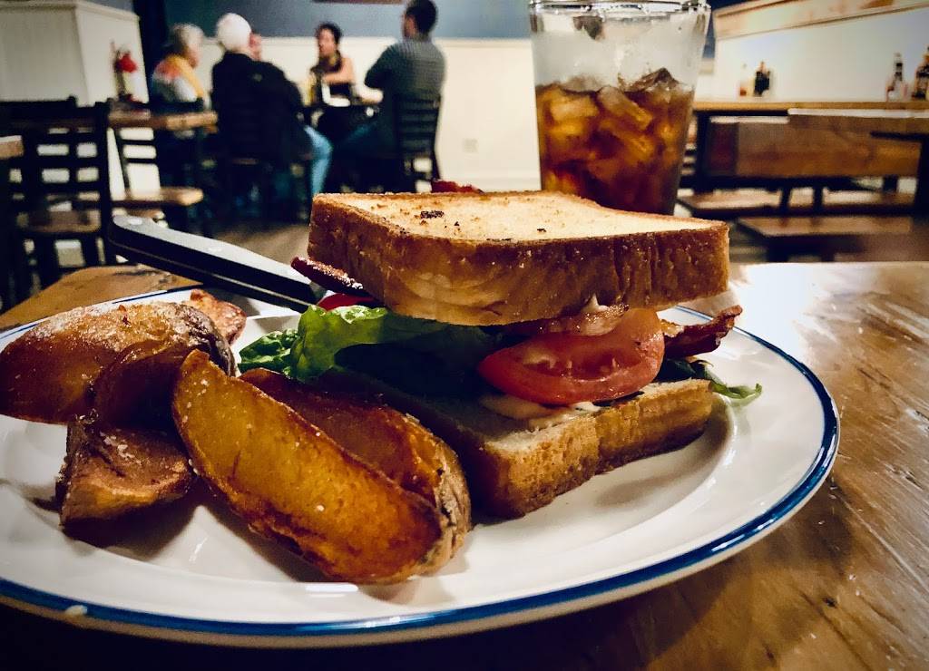 Headwaters | restaurant | 23352 US-27 #50, High Springs, FL 32643, USA | 3864542437 OR +1 386-454-2437