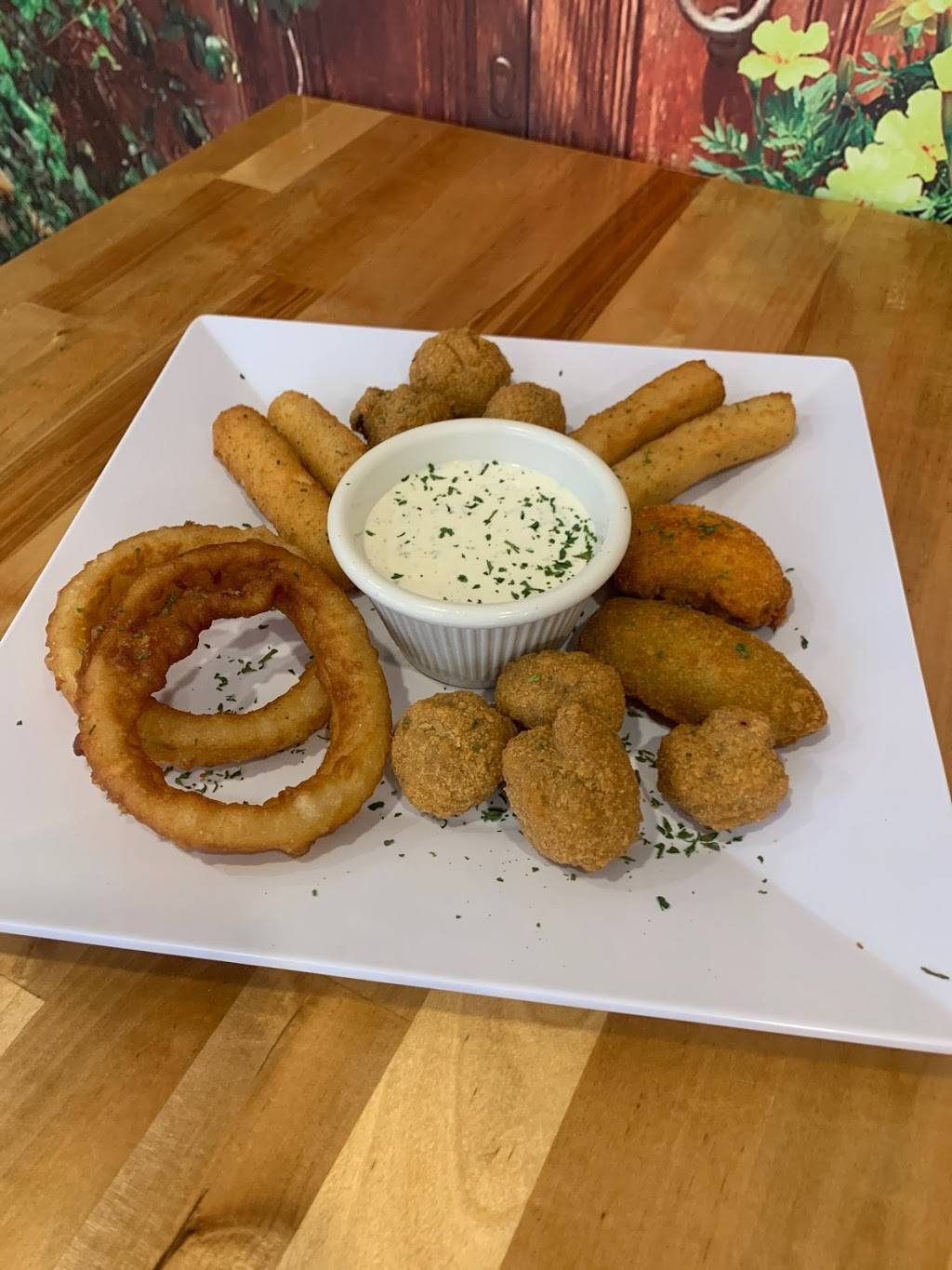 Fratellos Pizzeria and Wings | meal delivery | 563 Washington St, Brighton, MA 02135, USA | 6177839464 OR +1 617-783-9464