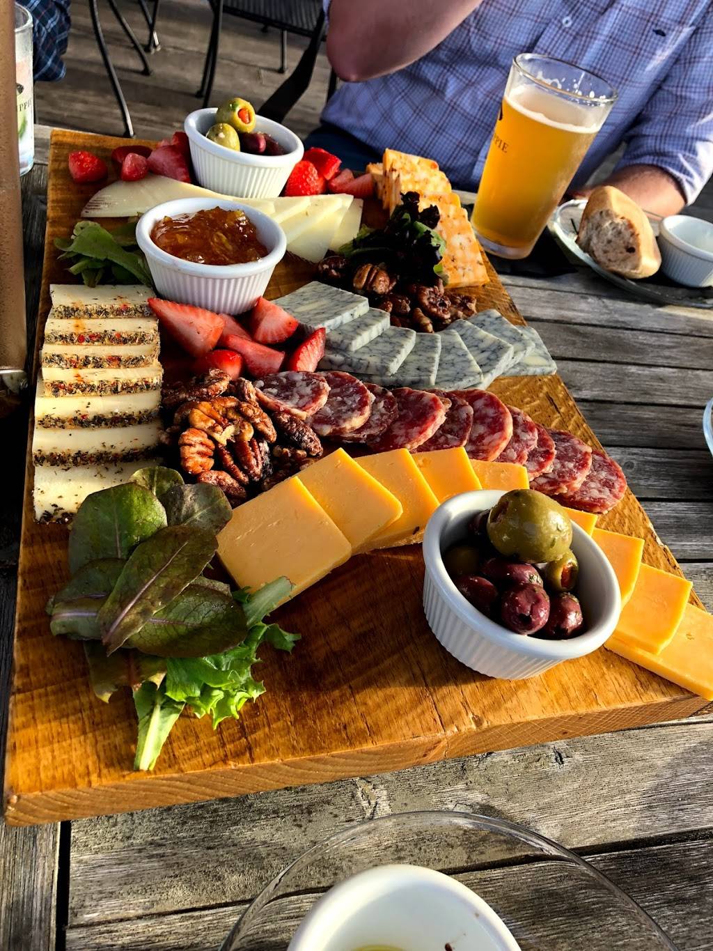 Old North State Winery | restaurant | 308 N Main St, Mt Airy, NC 27030, USA | 3367899463 OR +1 336-789-9463