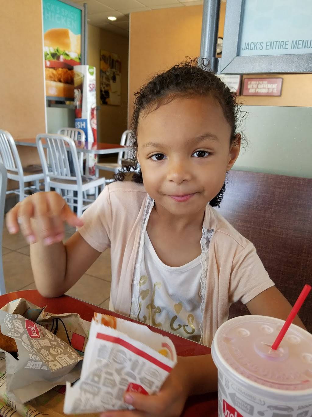 Jack in the Box | restaurant | 11216 Tampa Ave, Northridge, CA 91326, USA | 8183689941 OR +1 818-368-9941