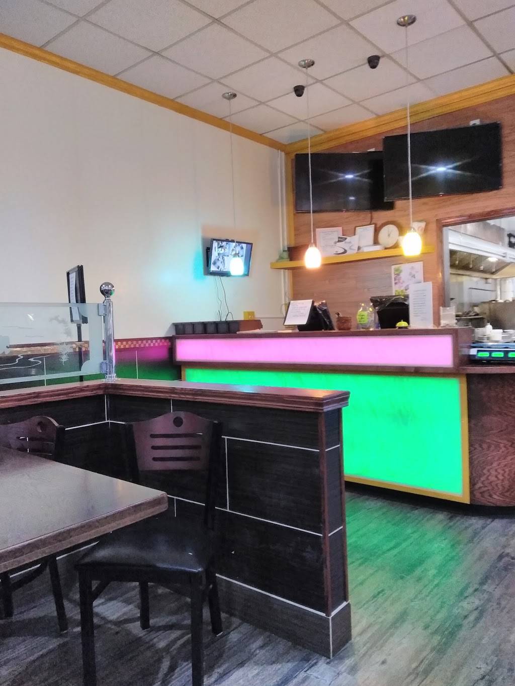 New Hong Kong Chinese Restaurant | restaurant | 4120 University Ave, Des Moines, IA 50311, USA | 5152794711 OR +1 515-279-4711