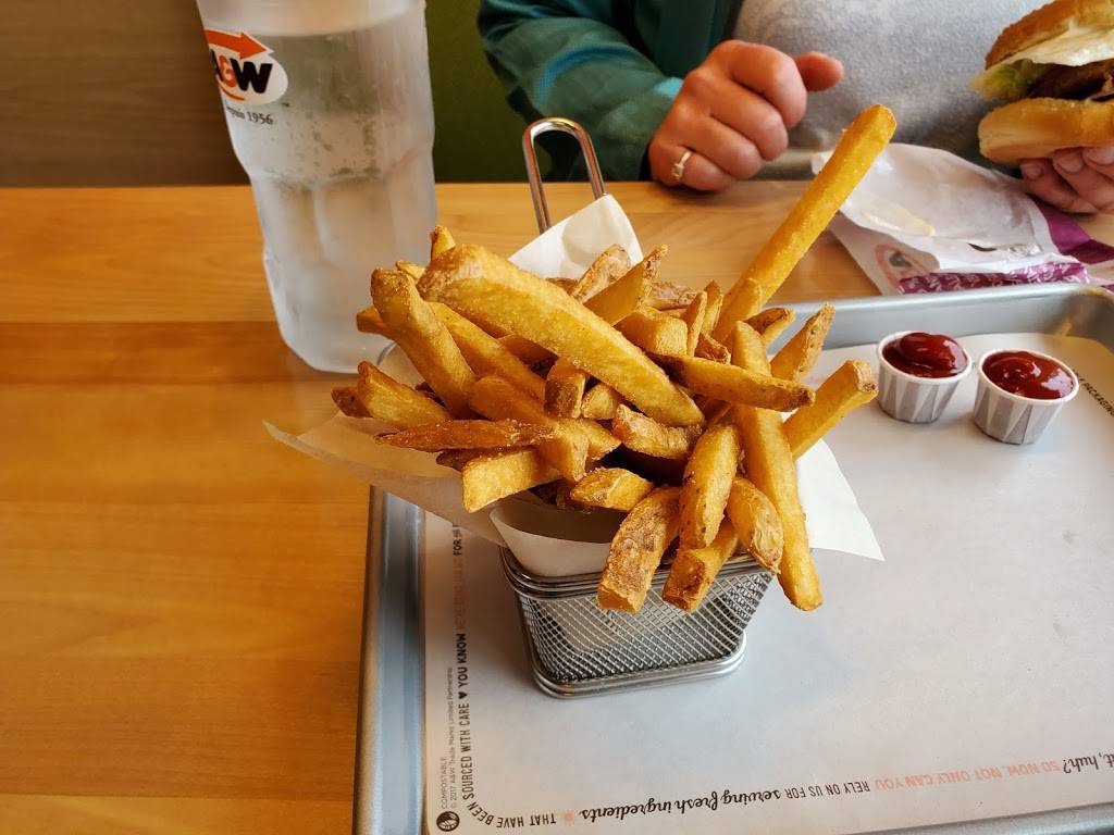 A&W Canada | restaurant | 180 Holiday Inn Dr, Cambridge, ON N3C 1Z4, Canada | 5192201800 OR +1 519-220-1800