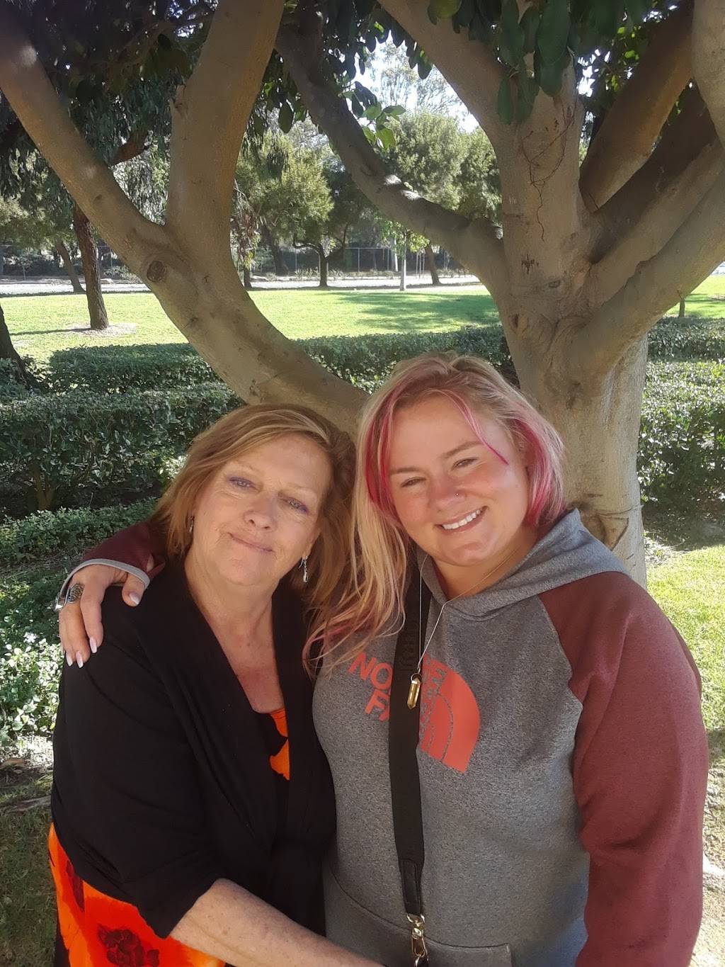 Hot Off The Grill | restaurant | 12800 Seal Beach Blvd, Seal Beach, CA 90740, USA | 5624932722 OR +1 562-493-2722