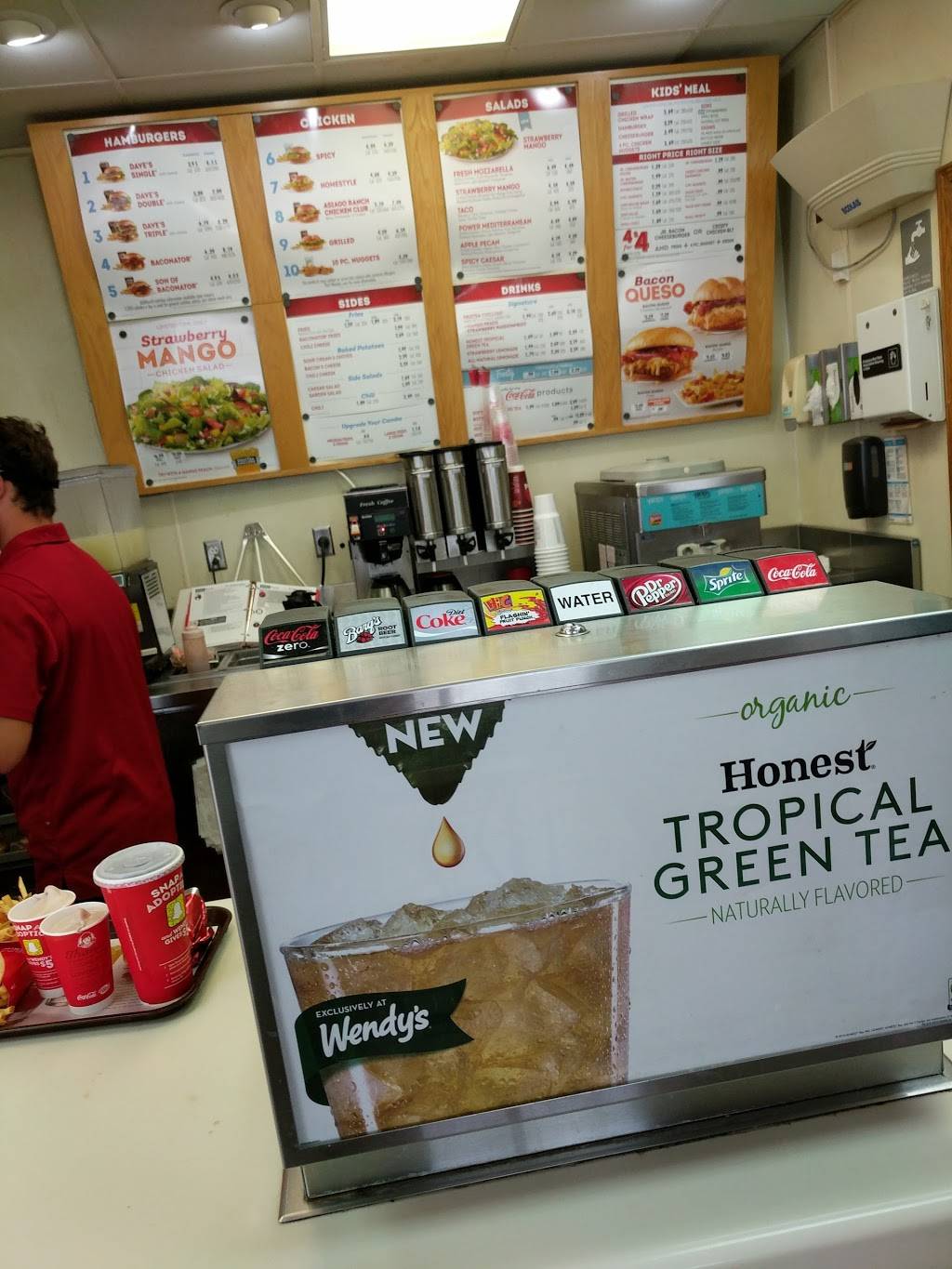 Wendys | restaurant | 1411 Bellefontaine St, Wapakoneta, OH 45895, USA | 4197389383 OR +1 419-738-9383