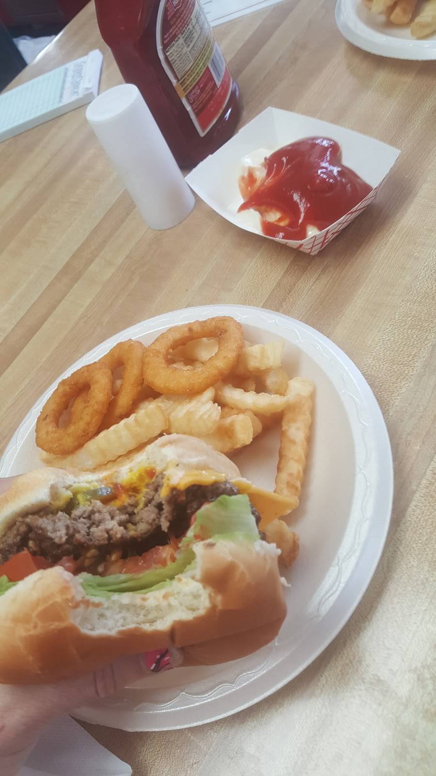 Dots Dairy Den | restaurant | 5371 Main Dr, New Hope, AL 35760, USA | 2567239996 OR +1 256-723-9996