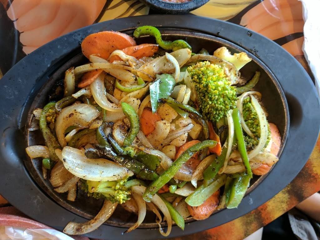 Good Tequilas Mexican Grill | restaurant | 950 Elk Grove Town Center, Elk Grove Village, IL 60007, USA | 8478715164 OR +1 847-871-5164