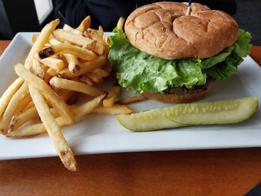 Black Cap Grille | restaurant | 1498 White Mountain Hwy, North Conway, NH 03860, USA | 6033562225 OR +1 603-356-2225