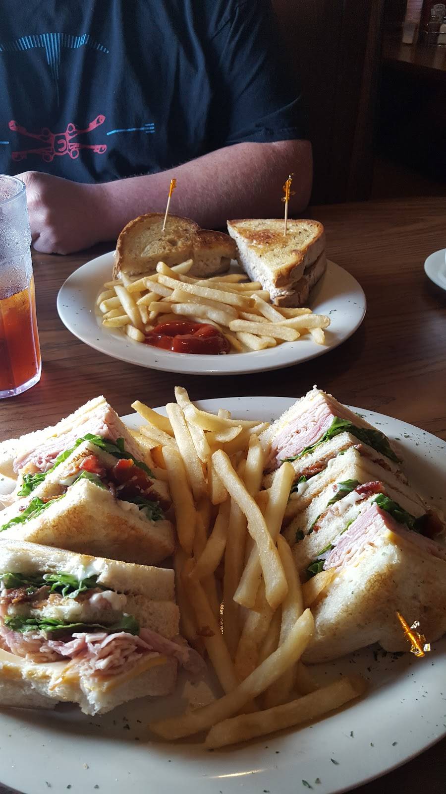 Sugarbush Tavern | restaurant | 19080 E 10 Mile Rd, Eastpointe, MI 48021, USA | 5867711900 OR +1 586-771-1900