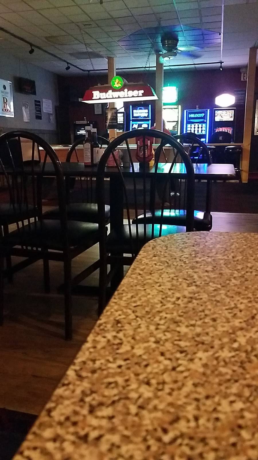 Magnums Bar and Grill | restaurant | 407 E Main St, East Alton, IL 62024, USA | 6182593794 OR +1 618-259-3794