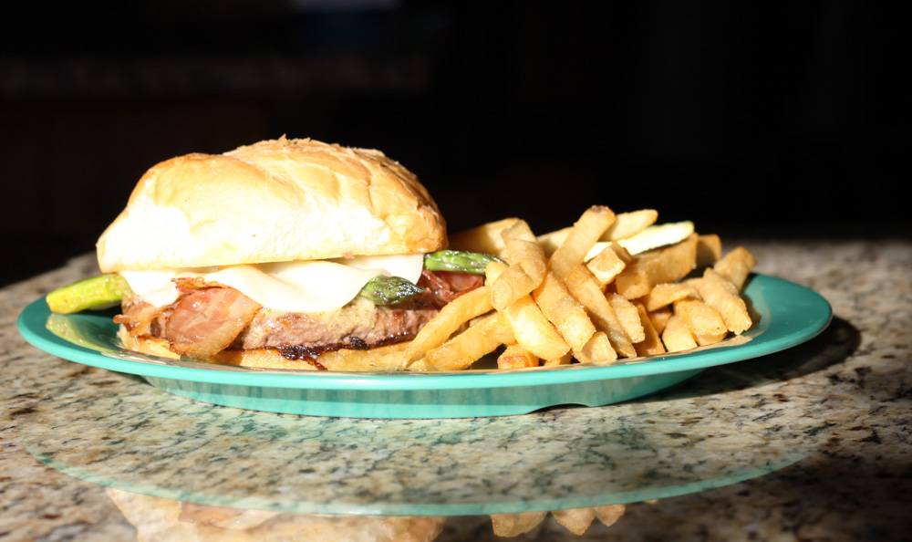 Leffs Lucky Town | restaurant | 7208 W State St, Wauwatosa, WI 53213, USA | 4142589886 OR +1 414-258-9886