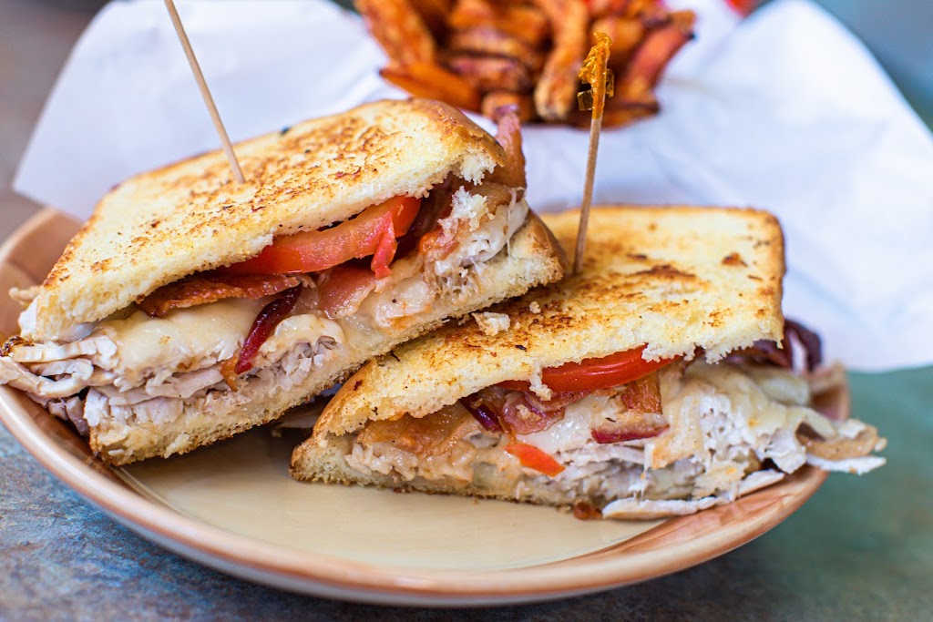 Luckys Restaurant & Bar | restaurant | 1401 Marvin Rd NE STE 310, Lacey, WA 98516, USA | 3609723300 OR +1 360-972-3300