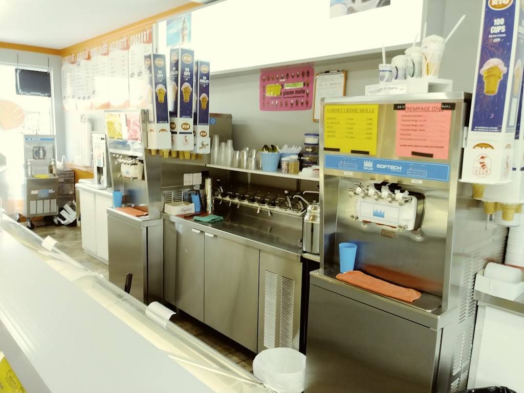 Milk Bar LHirondelle | restaurant | 102 Rue Saint-Laurent, Saint-Eustache, QC J7P 5A4, Canada | 4509832454 OR +1 450-983-2454