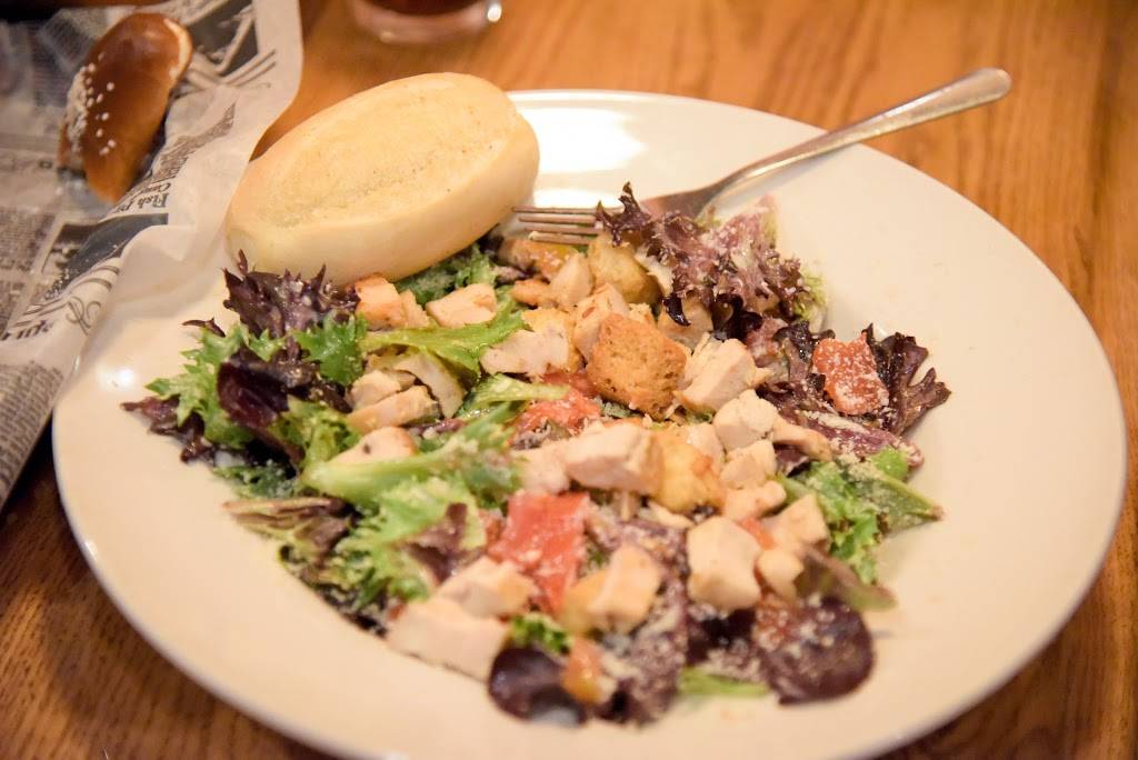 Two Bandits Brewing Co. | restaurant | 106 E High St, Hicksville, OH 43526, USA | 4195421087 OR +1 419-542-1087