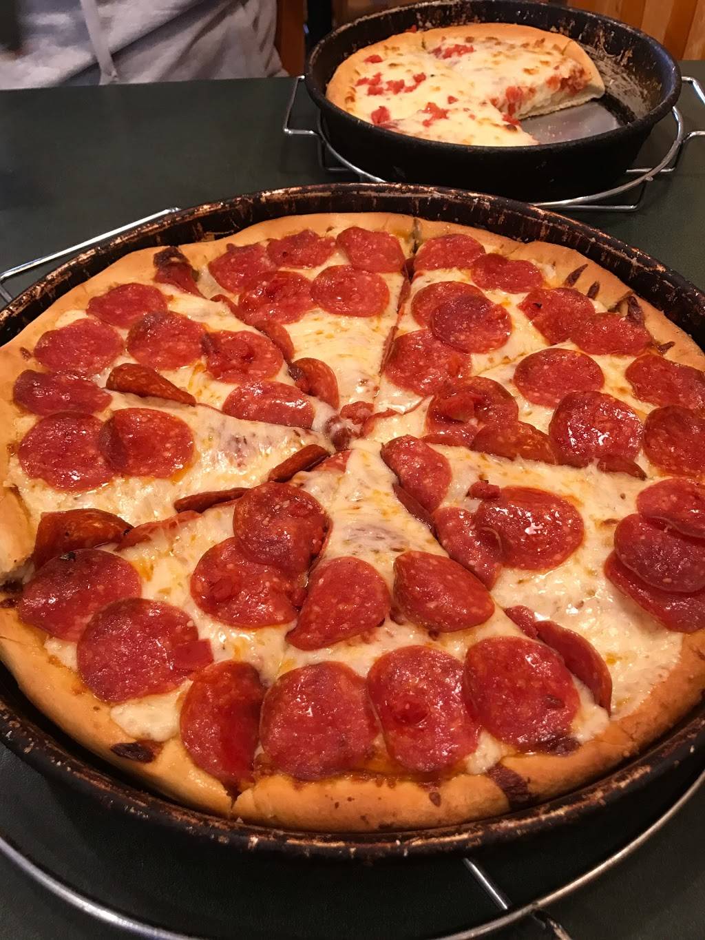 Armands Pizzeria & Grille | restaurant | 190 Halpine Rd, Rockville, MD 20852, USA | 3012315000 OR +1 301-231-5000