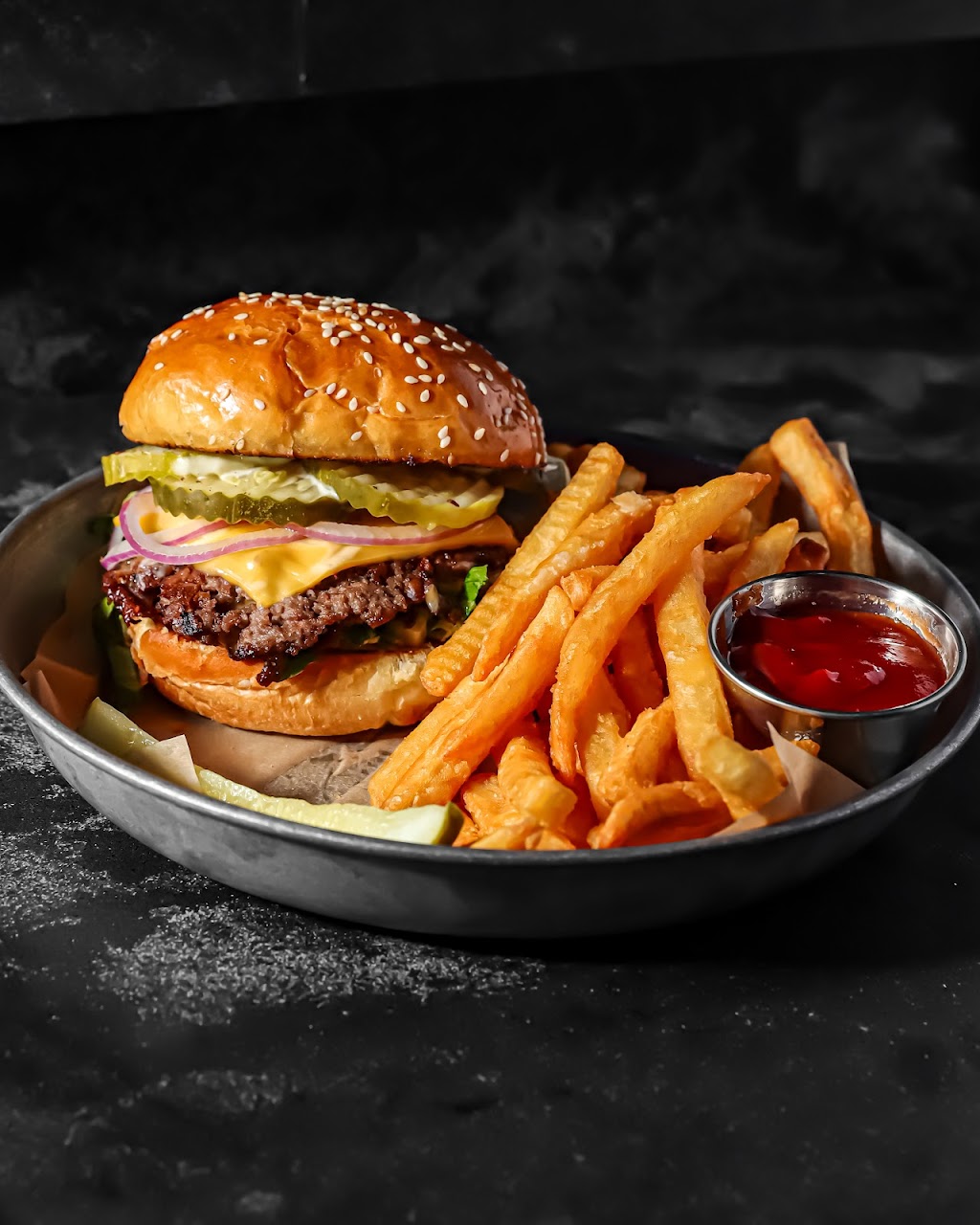 DraftKings Sportsbook at Wrigley Field | restaurant | 1012 W Addison St, Chicago, IL 60613, USA | 7737396596 OR +1 773-739-6596