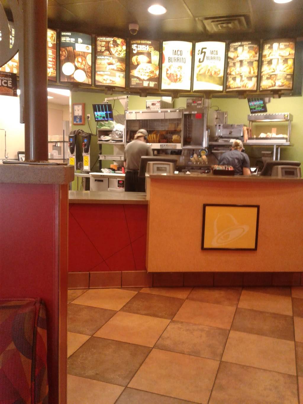 Taco Bell | restaurant | 100 S Main St, Middlebury, IN 46540, USA | 5748259168 OR +1 574-825-9168