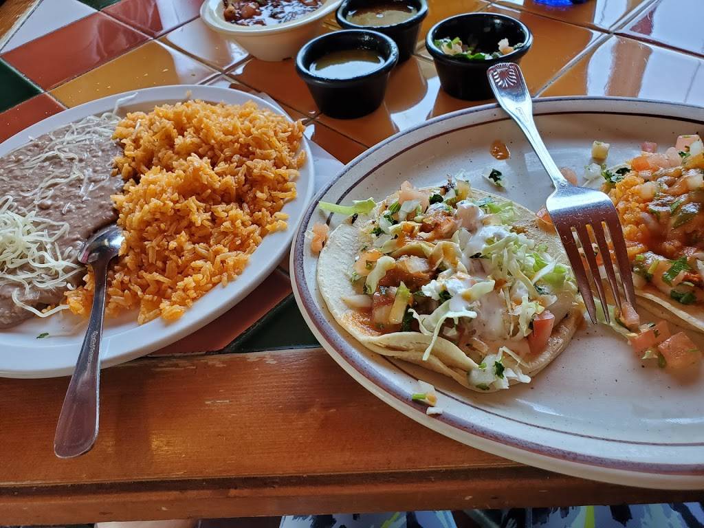 Tacos y Mariscos El Tiburon | restaurant | 1622 SW Roxbury St, Seattle, WA 98106, USA | 2065960827 OR +1 206-596-0827