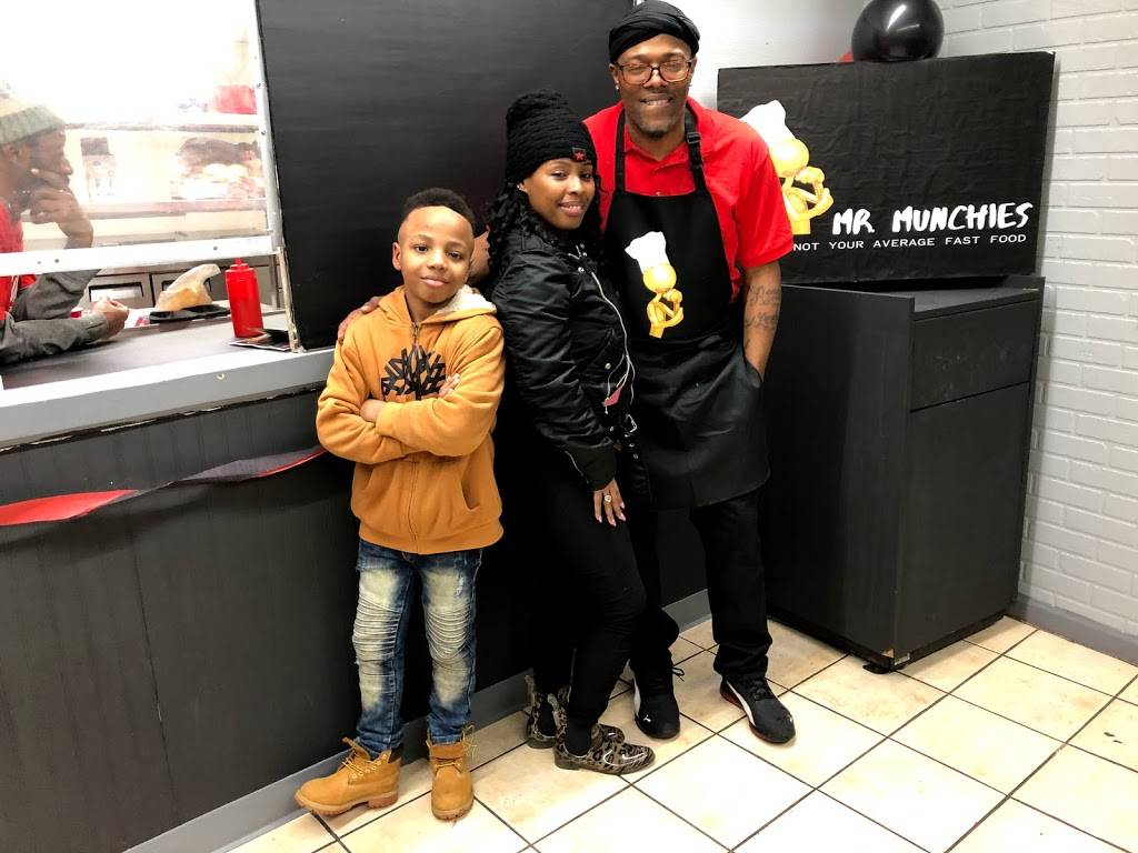 Mr Munchies | restaurant | 3107 W 71st St, Chicago, IL 60629, USA | 7734982313 OR +1 773-498-2313