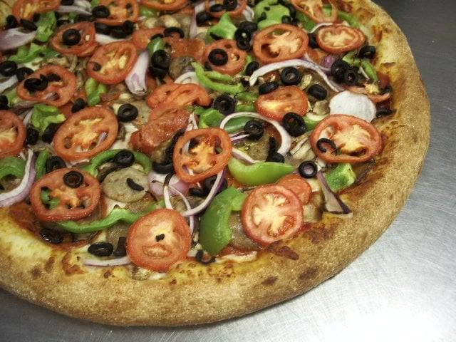 Tomato Joes Pizza & Taps | restaurant | 19167 Golden Valley Rd, Santa Clarita, CA 91387, USA | 6612507550 OR +1 661-250-7550