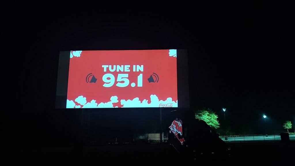 Grand River Drive-In & The Backyard | restaurant | 1451 Grand River Pkwy, Leeds, AL 35094, USA | 2053529180 OR +1 205-352-9180