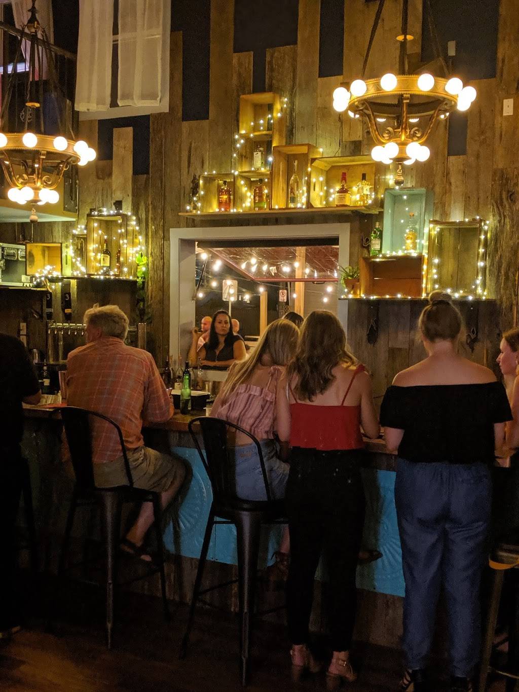 Zócalo Food Park | restaurant | 636 S 6th St, Milwaukee, WI 53204, USA | 4144339747 OR +1 414-433-9747