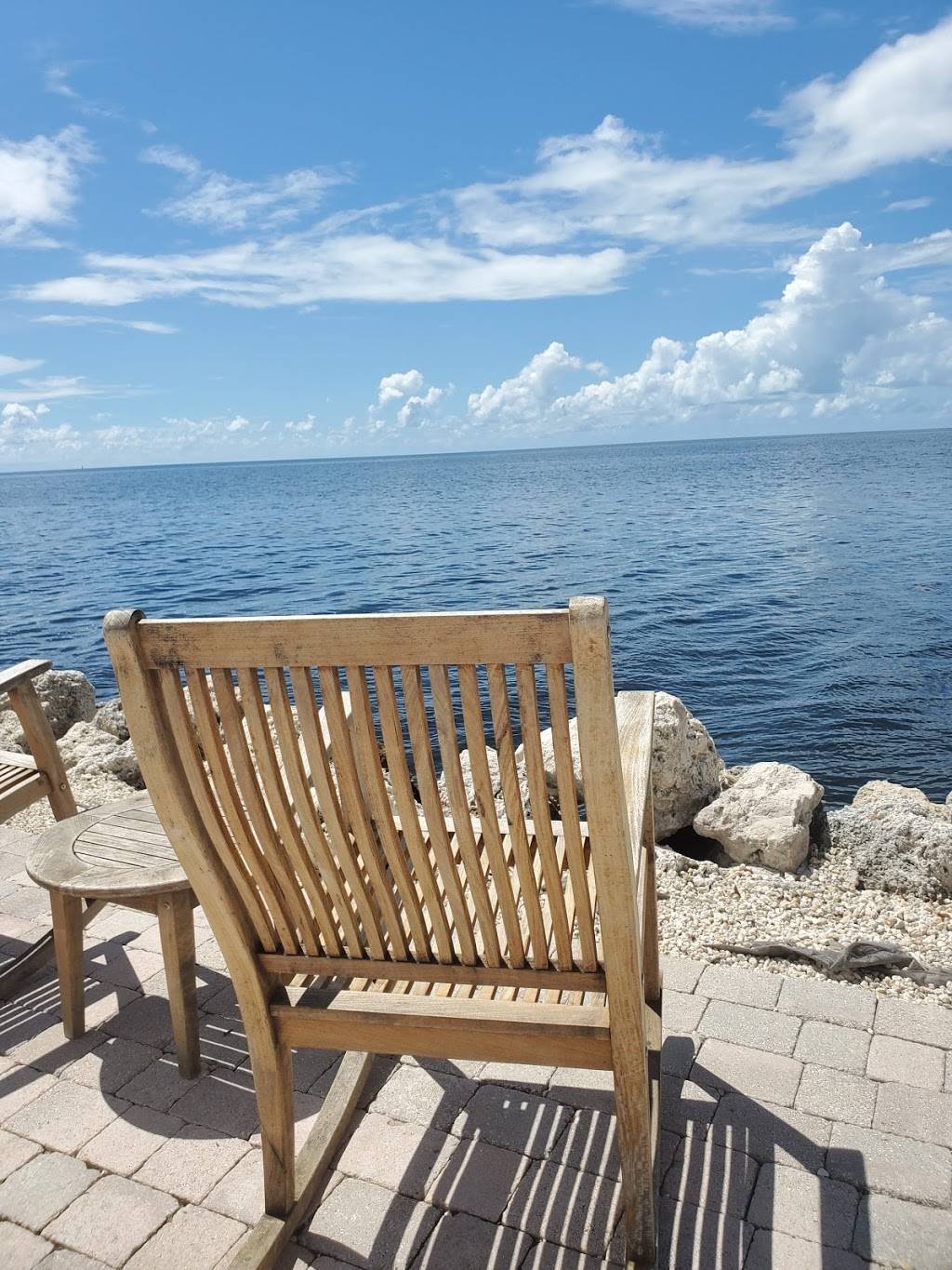 Raw Bar | restaurant | 1 Fishing Village Dr, Key Largo, FL 33037, USA | 3053672611 OR +1 305-367-2611