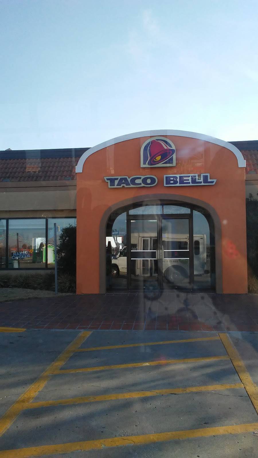 Taco Bell | meal takeaway | 2006 S Wood Dr, Okmulgee, OK 74447, USA | 9187562237 OR +1 918-756-2237