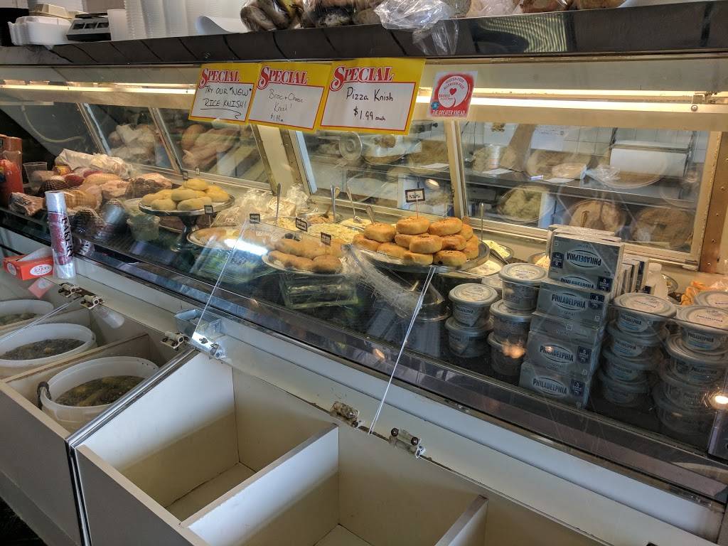 Moish & Itzys Deli Restaurant | restaurant | 21 Summit Square Ctr, Langhorne, PA 19047, USA | 2158604601 OR +1 215-860-4601