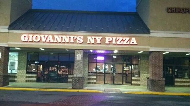 Giovannis New York Pizza | restaurant | 520 E Market St, Leesburg, VA 20176, USA | 7037778440 OR +1 703-777-8440