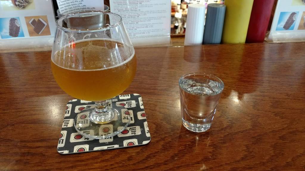 Shakers Lounge-Sports Bar & Grill | restaurant | 121 W Stevenson Rd, Ottawa, IL 61350, USA | 8154332110 OR +1 815-433-2110