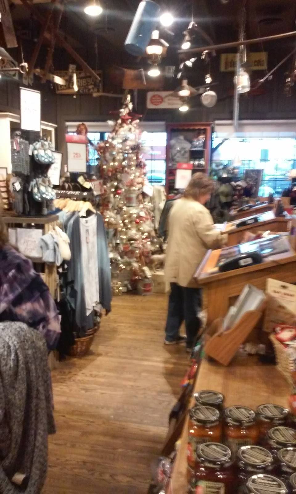 Cracker Barrel Old Country Store | restaurant | 980 E Ash St, Piqua, OH 45356, USA | 9377736605 OR +1 937-773-6605