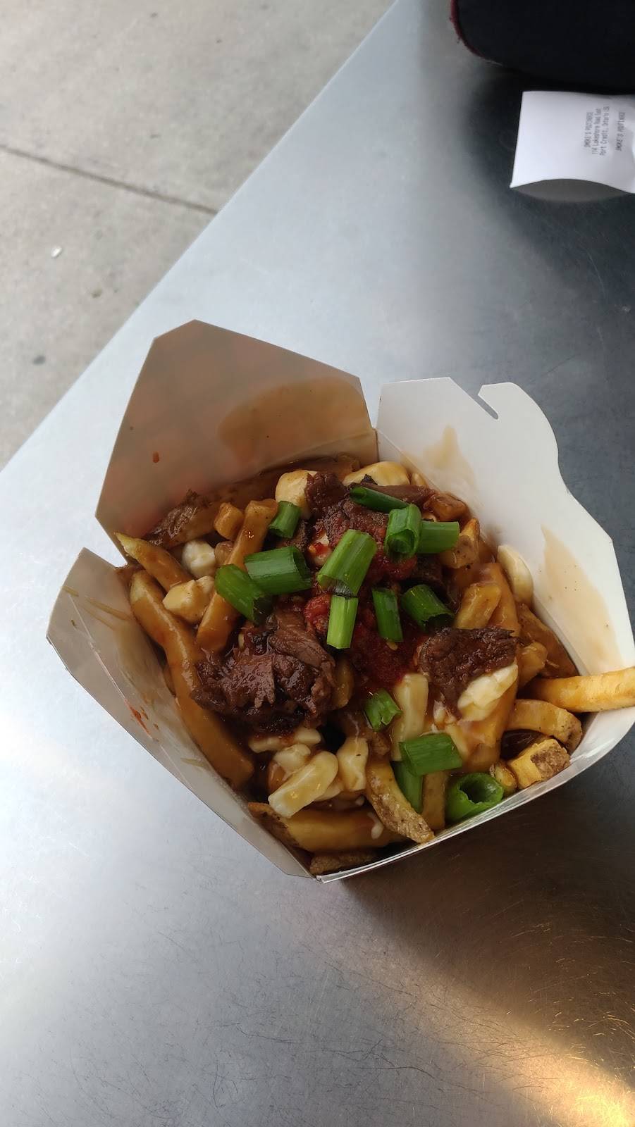 Smokes Poutinerie | restaurant | 114 Lakeshore Rd E, Mississauga, ON L5G 1E4, Canada | 9052712873 OR +1 905-271-2873