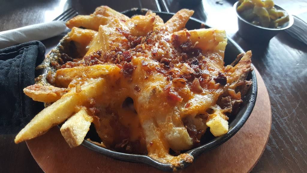 Chilis Grill & Bar | meal takeaway | 8445 N Rockwell Ave, Oklahoma City, OK 73132, USA | 4057285424 OR +1 405-728-5424