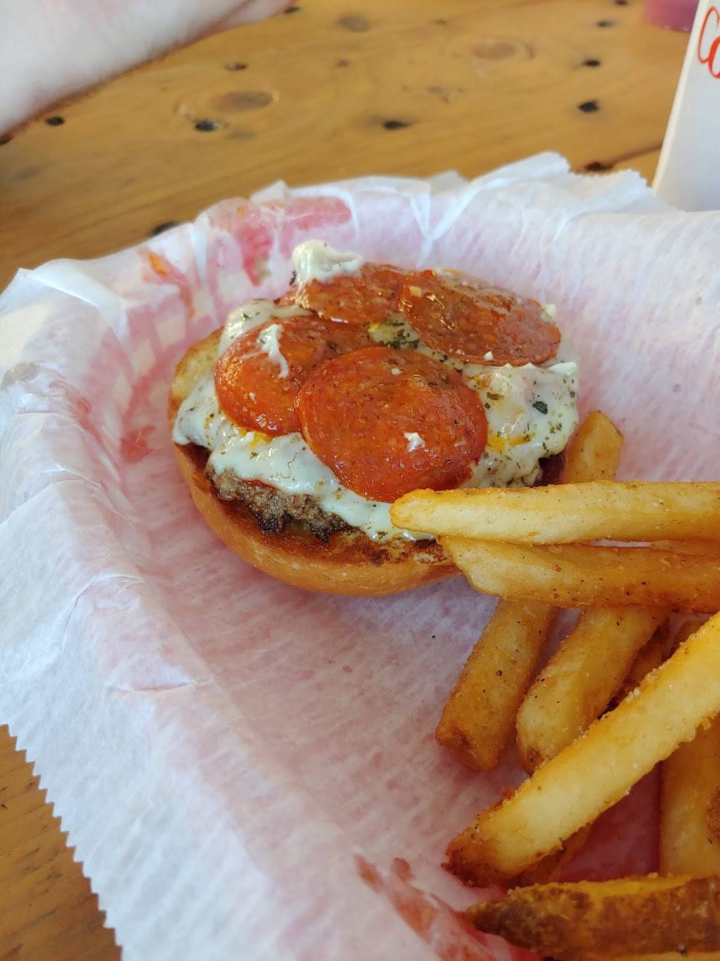 Beths Burger Bar | restaurant | 223 Wheelhouse Ln Unit 1121, Lake Mary, FL 32746, USA | 4077162272 OR +1 407-716-2272