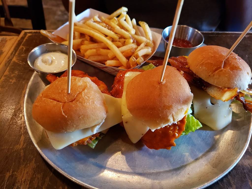 Slider Inn | restaurant | 2117 Peabody Ave, Memphis, TN 38104, USA | 9017251155 OR +1 901-725-1155