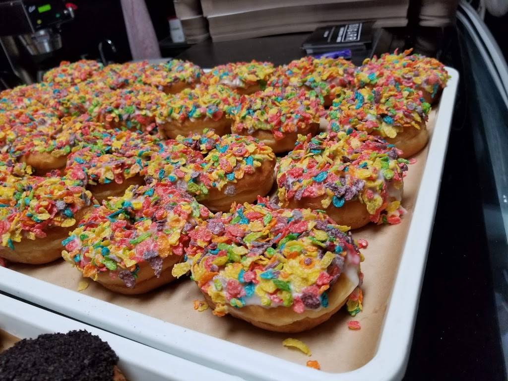 Sugarr Donuts | restaurant | 1752 Eureka Rd, Wyandotte, MI 48192, USA | 7342588386 OR +1 734-258-8386
