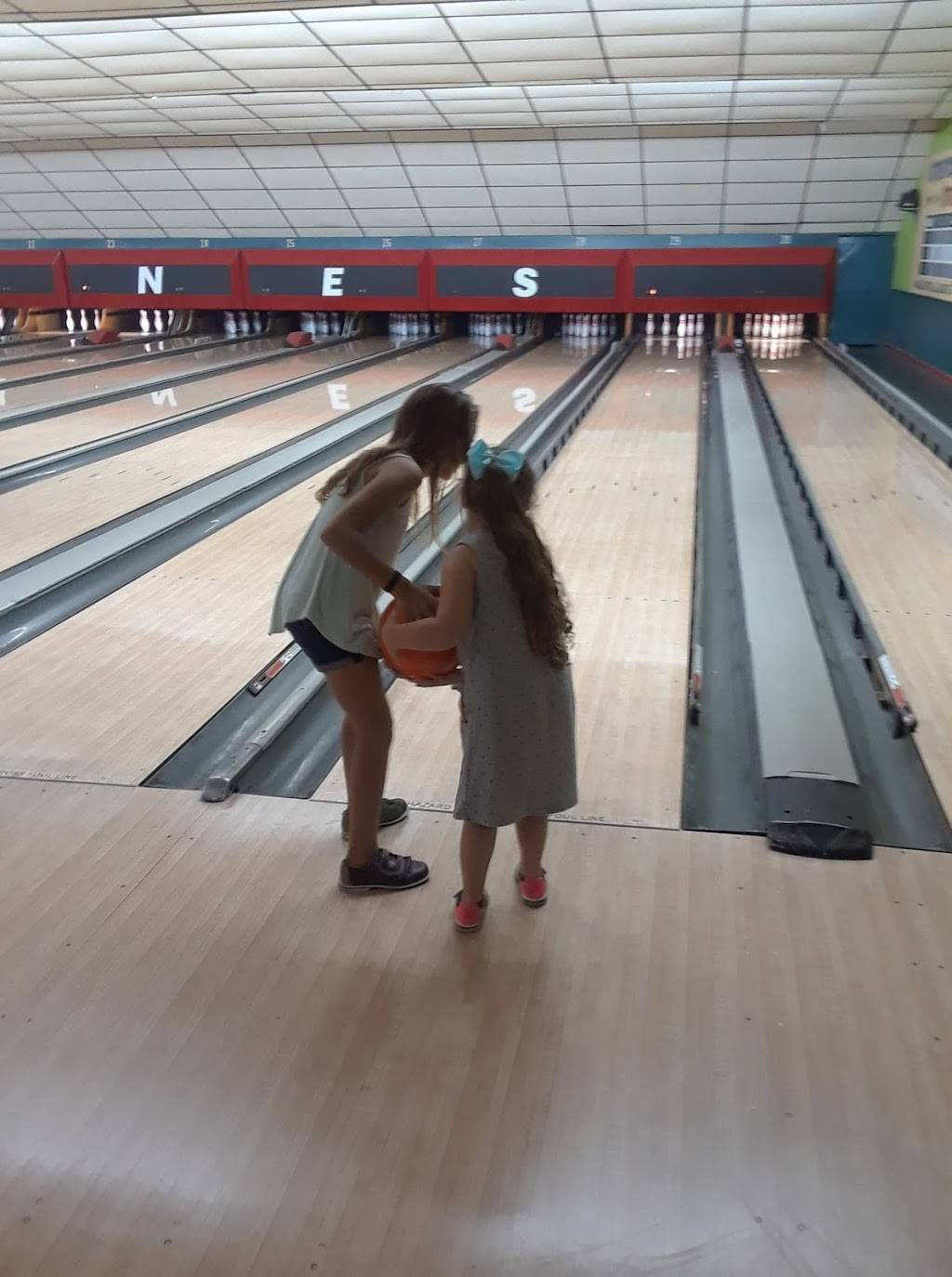 Manatee Lanes | restaurant | 7715 W Gulf to Lake Hwy, Crystal River, FL 34429, USA | 3527954546 OR +1 352-795-4546