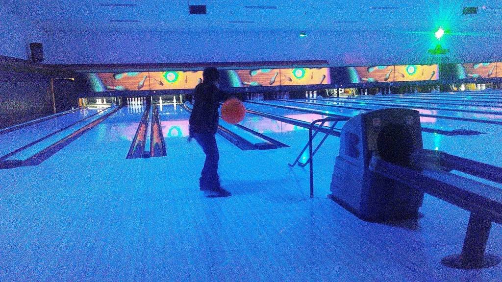 Gold Country Lanes | restaurant | 81 Ridge Rd, Sutter Creek, CA 95685, USA | 2092233334 OR +1 209-223-3334