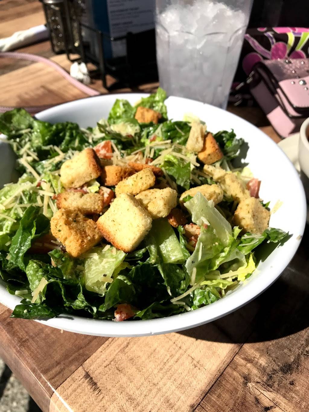 Shuckers Oyster Bar & Grill | restaurant | 96008 Wades Pl, Fernandina Beach, FL 32034, USA | 9042772580 OR +1 904-277-2580