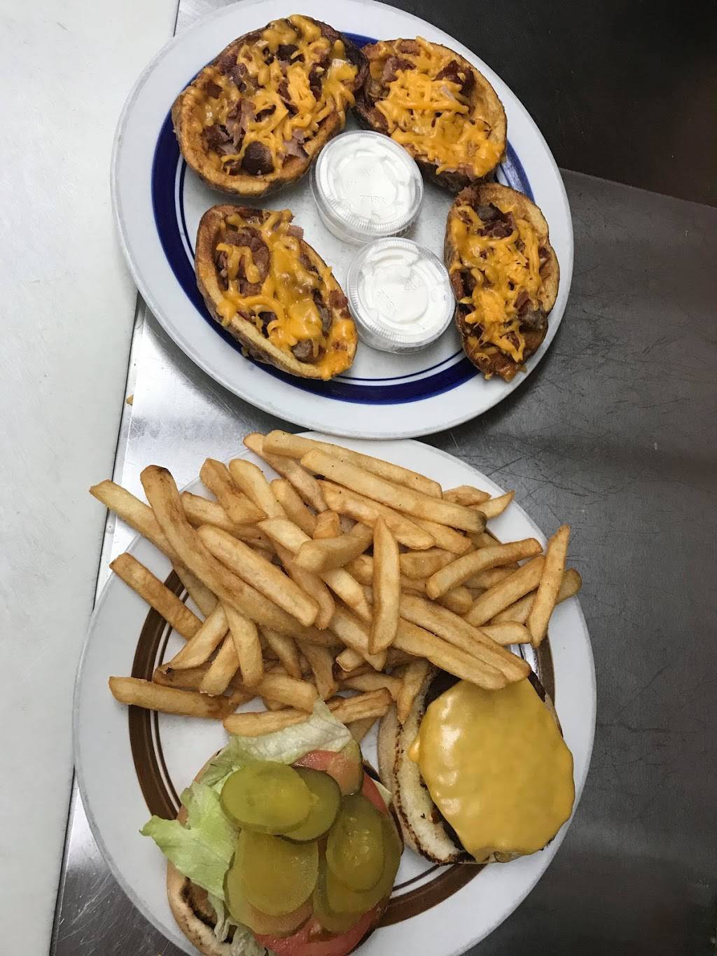 Robertos Family Restaurant | restaurant | 27701 Orchard Lake Rd, Farmington Hills, MI 48334, USA | 2488481348 OR +1 248-848-1348