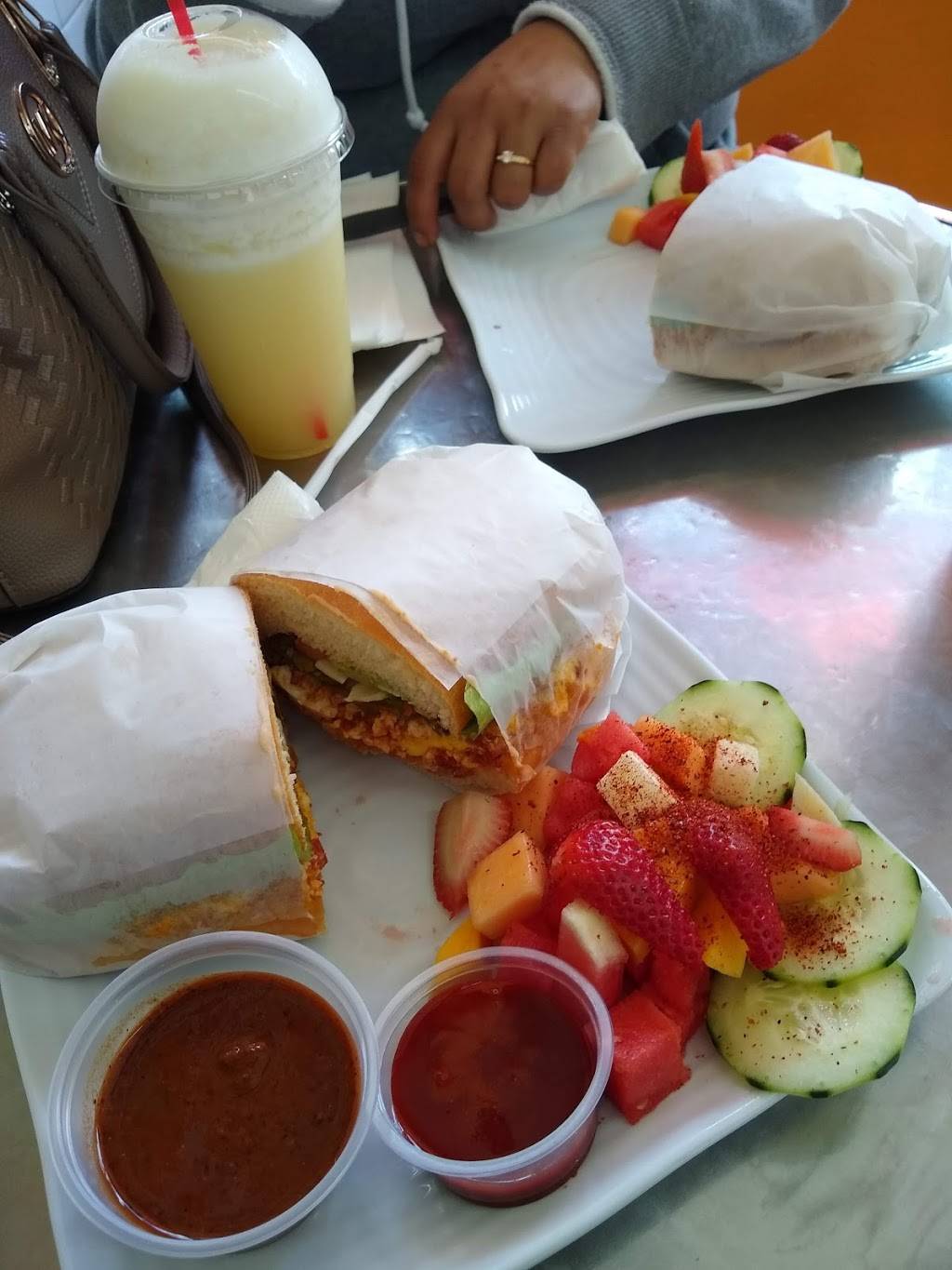 Los Güeritos Bionicos | restaurant | 1903 Maple Ave, Los Angeles, CA 90011, USA | 2137464179 OR +1 213-746-4179