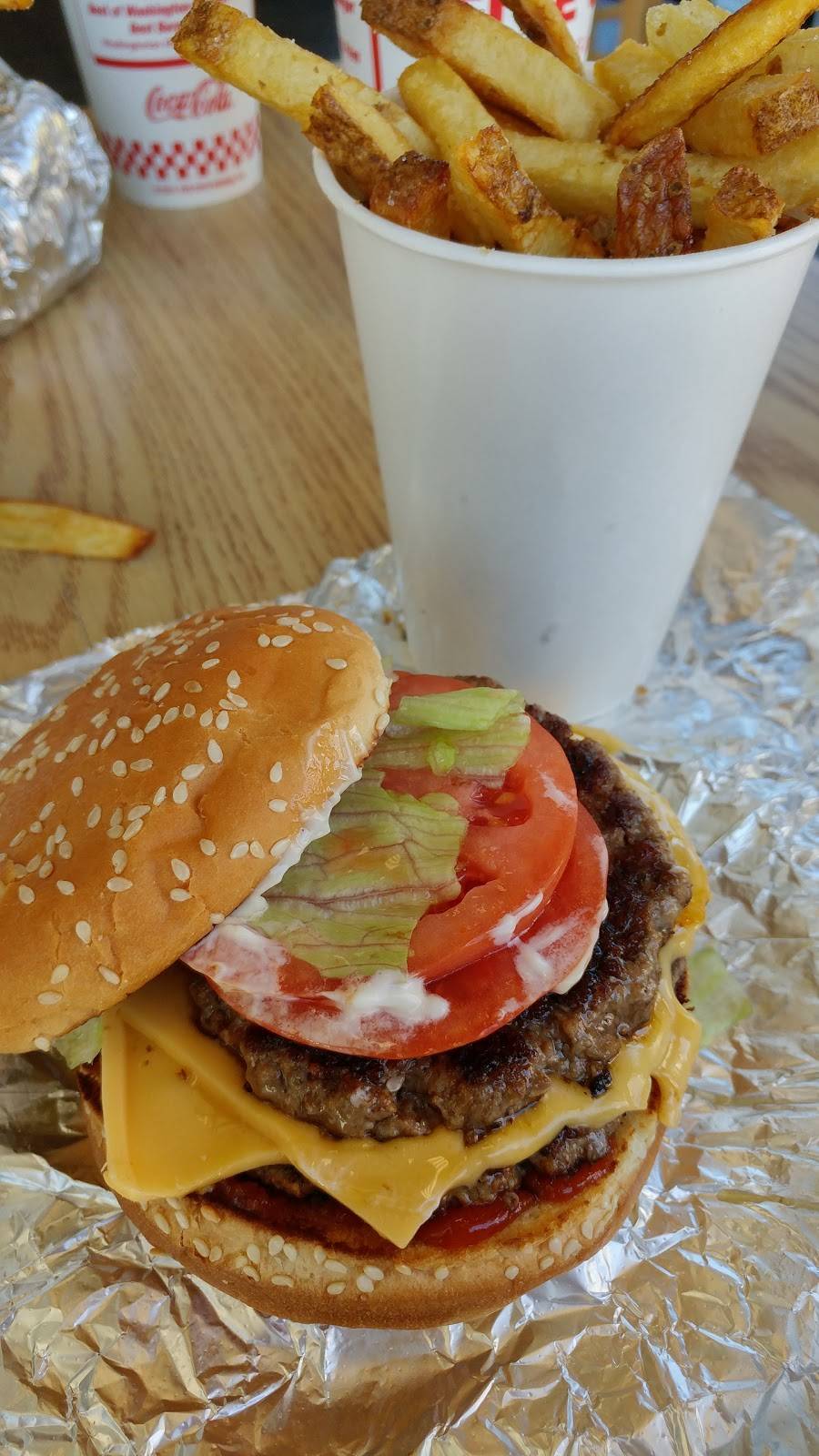 Five Guys | meal takeaway | 3315 W Touhy Ave, Lincolnwood, IL 60712, USA | 8476740074 OR +1 847-674-0074