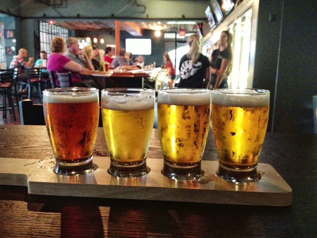 The Crafty Chameleon Brewery and Pizza | restaurant | 1384 Clarkson Clayton Center, Ellisville, MO 63011, USA | 6362209144 OR +1 636-220-9144