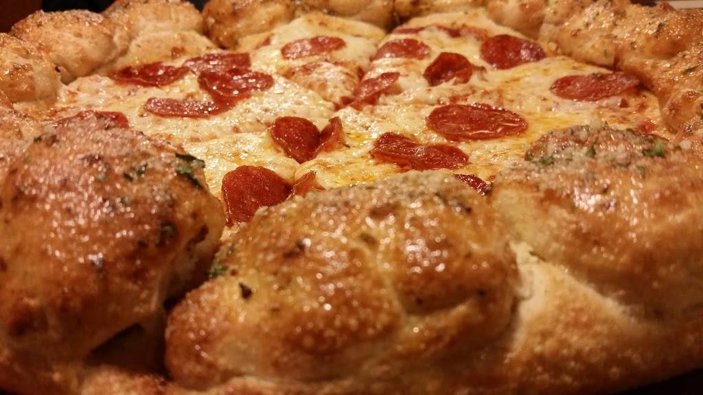 Pizza Hut | restaurant | 3233 Fort Worth Ave, Dallas, TX 75211, USA | 2143392158 OR +1 214-339-2158