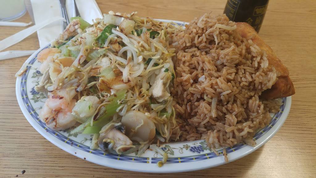 Lums Chop Suey | restaurant | 23634 Van Born Rd, Dearborn Heights, MI 48125, USA | 3132922454 OR +1 313-292-2454