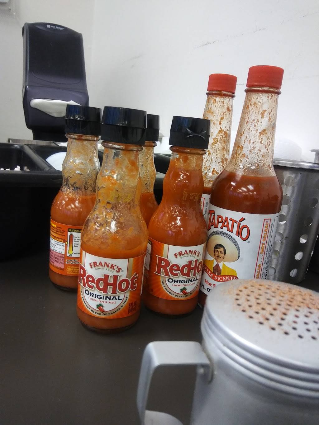 Henrys Char Broiler | restaurant | 16045 Victory Blvd, Van Nuys, CA 91406, USA | 8188495991 OR +1 818-849-5991