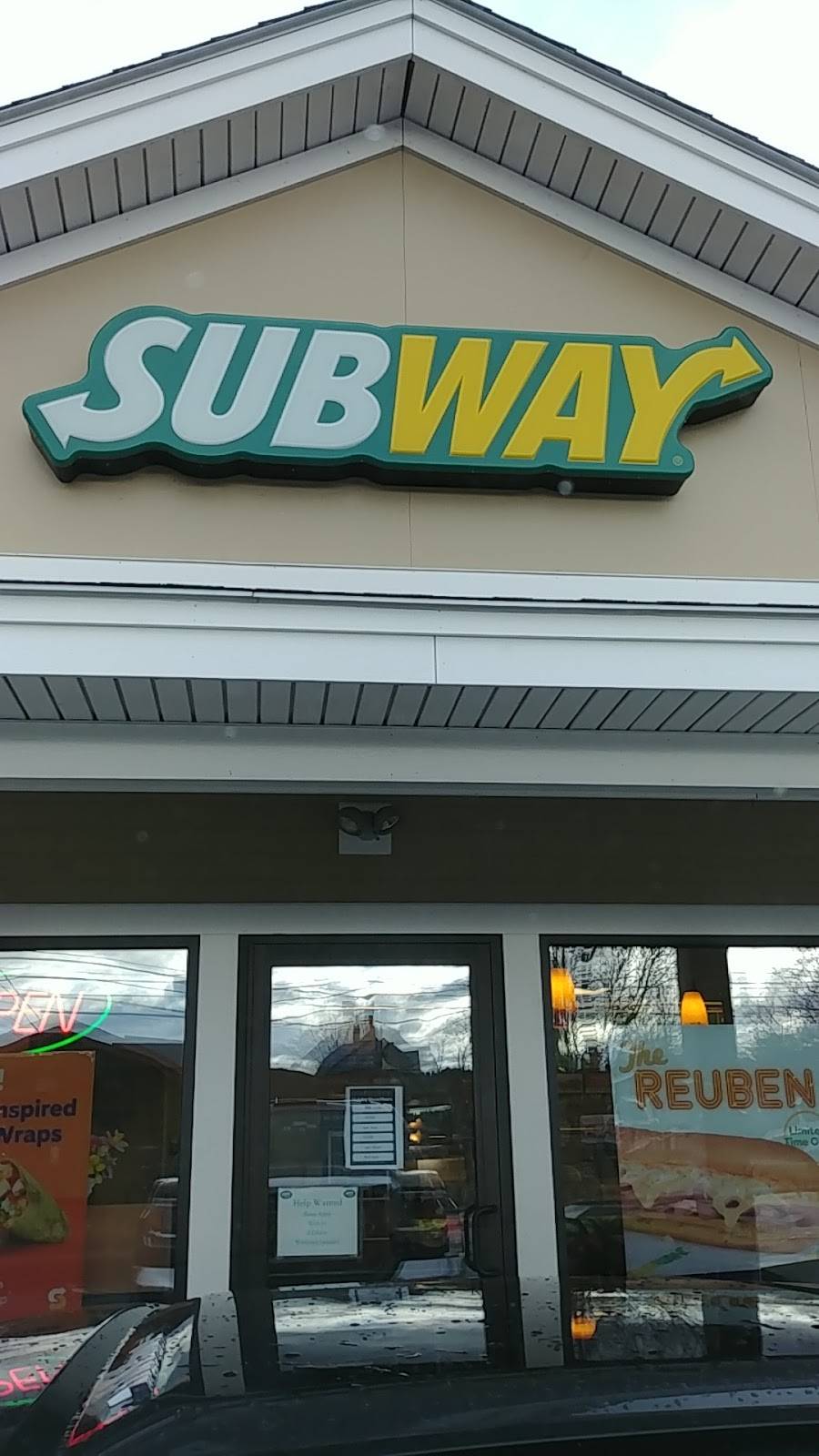 Subway | restaurant | 102 Elm St, Claremont, NH 03743, USA | 6035425895 OR +1 603-542-5895