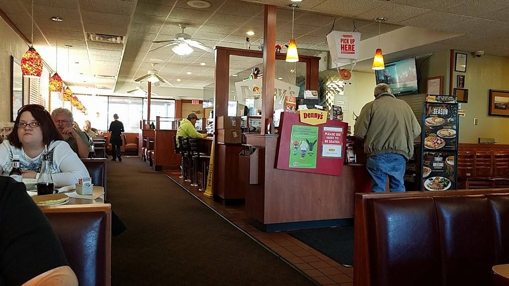 Dennys | restaurant | 1201 E Broadway, Monona, WI 53716, USA | 6082228822 OR +1 608-222-8822