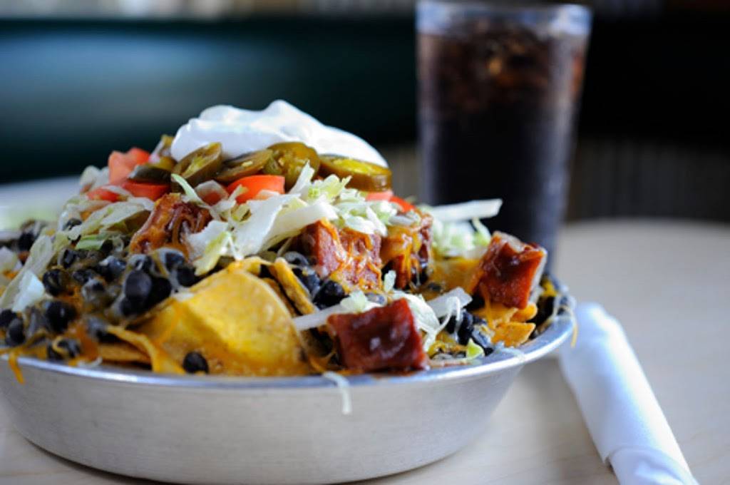 RP Tracks Restaurant & Bar | restaurant | 3547 Walker Ave, Memphis, TN 38111, USA | 9013271471 OR +1 901-327-1471